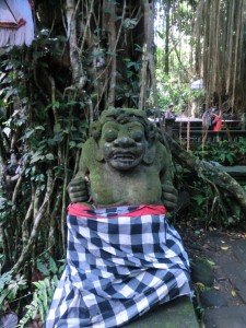 Seltsame Statue im Monkey Forest